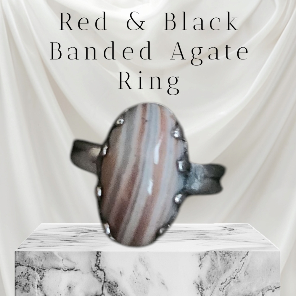 Red & Black Banded Agate Ring Size 7